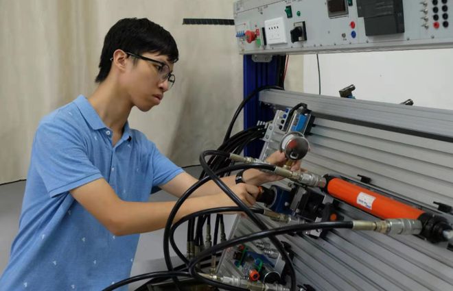 AG九游会广州南洋理工职业学院：电气自动化就是这么溜(图3)